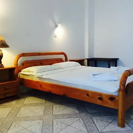 Valentino * Perissa (Santorini)